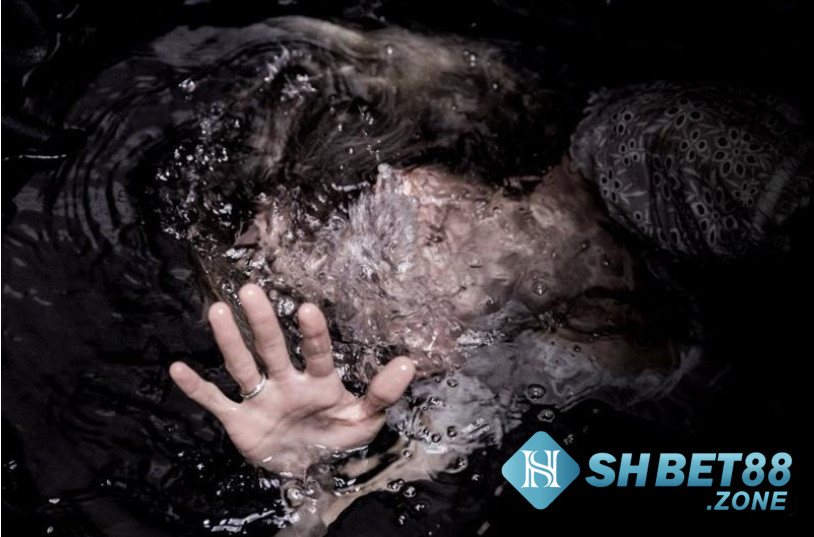 Nằm mơ thấy trẻ con chết đuối đánh số gì? Điềm tốt hay xấu? 7 Mộng thấy trẻ con chết đuối là con mình